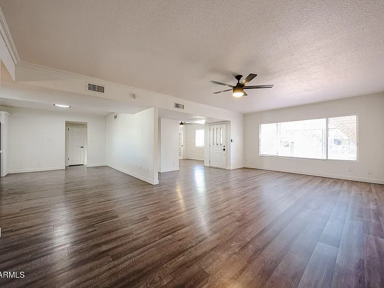 1803 W Maryland Ave — Photo 8
