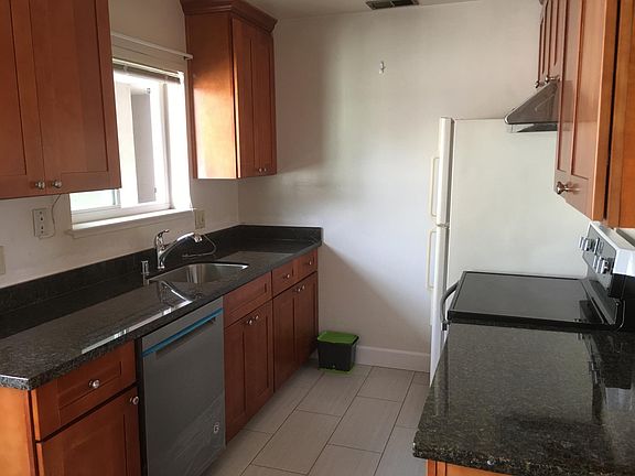 5th image of 837 Cowper St APT H