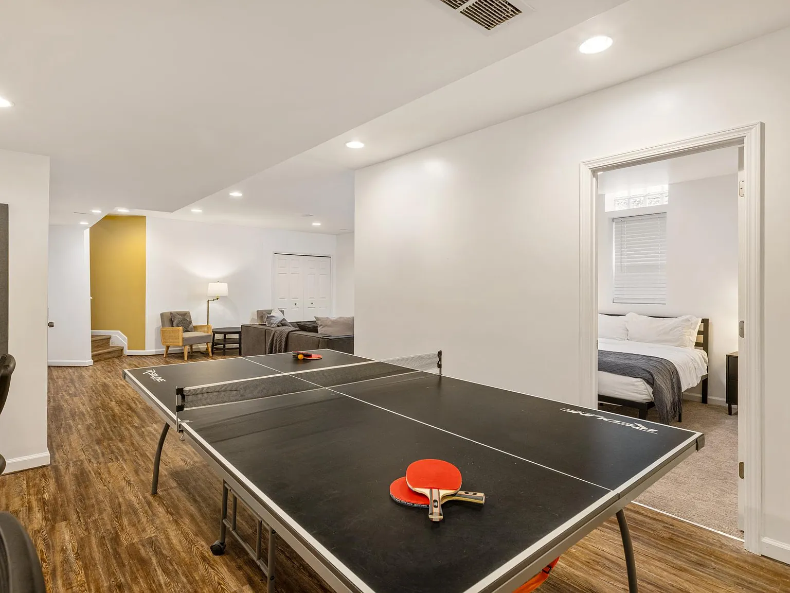 1181 Davis Ave — Photo 4