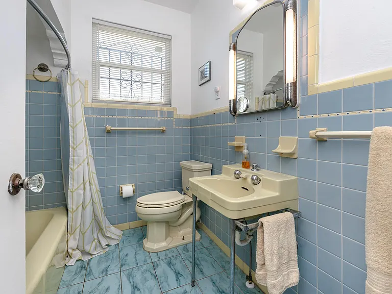 2524 W Leroy St — Photo 20