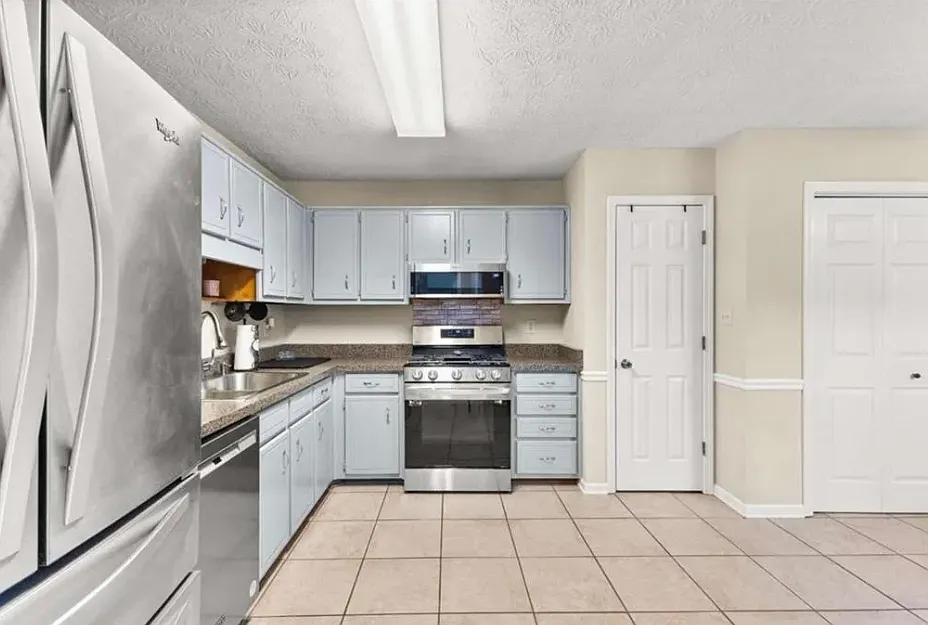 2 bed, 1291 sqft, $1,925 — Photo 3