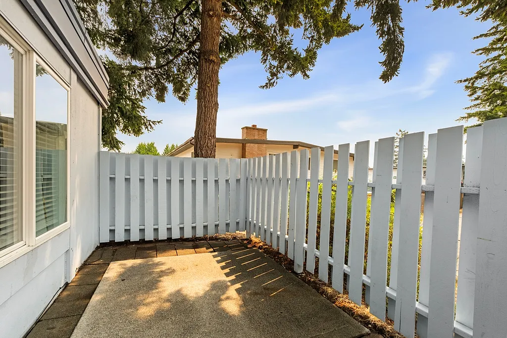 3 bed, 982 sqft, $2,500 — Photo 3