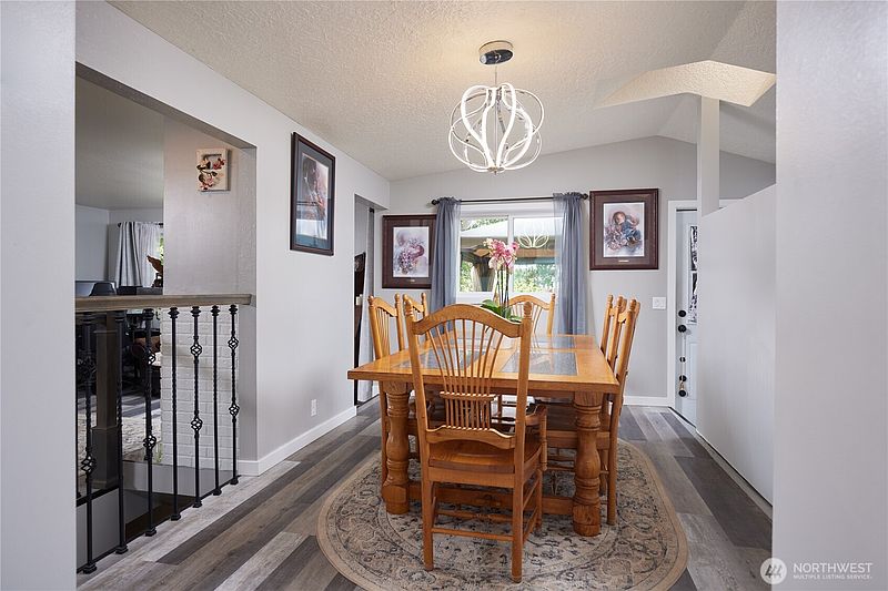 3rd image of 513 SE Highland Park Drive