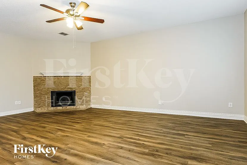 5 bed, 3.0 bath, 3107 sqft, $2,715 — Photo 4