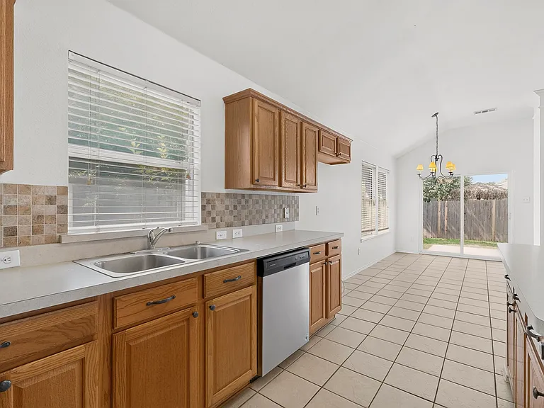 4184 Capstone Dr — Photo 33