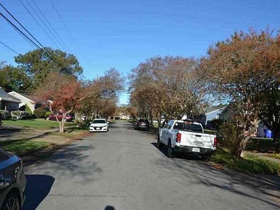 Exterior Neighborhood (street photo)