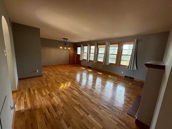 5th image of 807 W 9th St