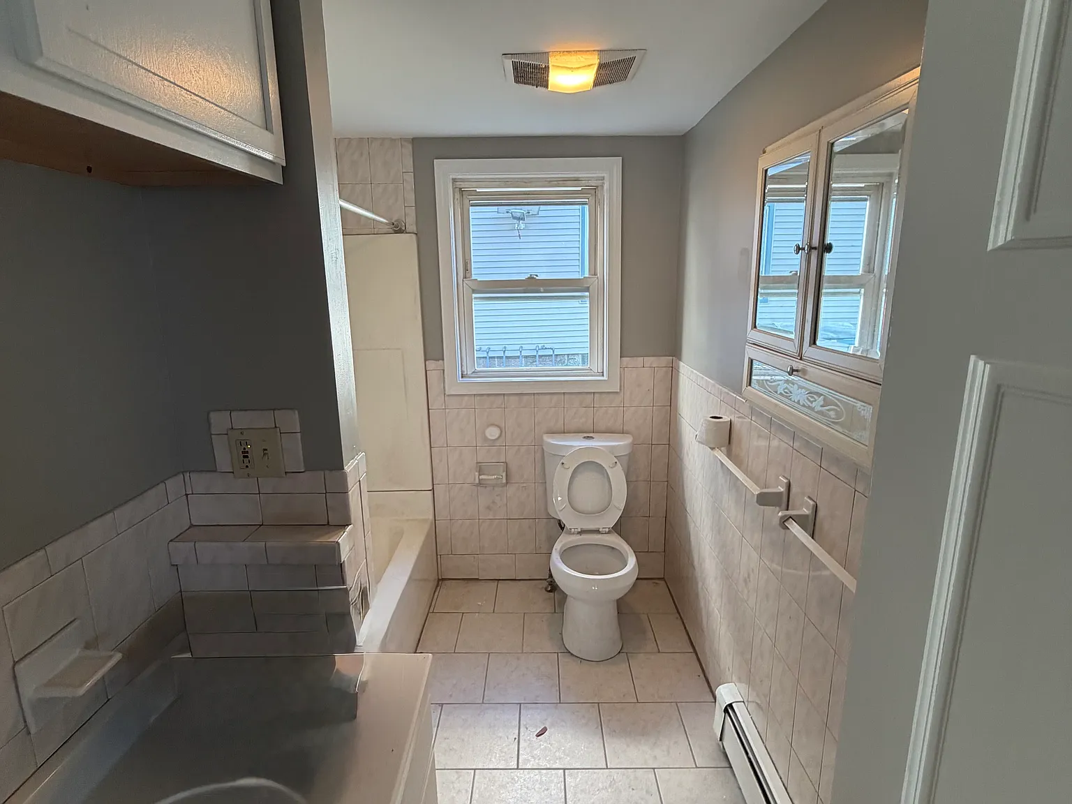 3 bed, 1315 sqft, $2,200 — Photo 2
