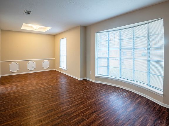 2nd image of 1910 Cobble Creek Dr