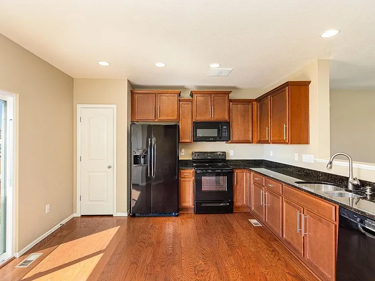 6281 Genoa St — Photo 6