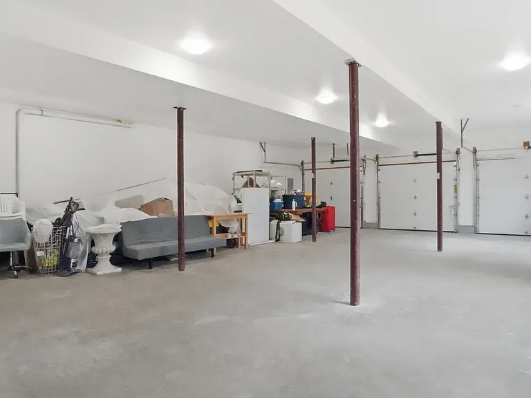 420 Maple Ave S — Photo 27