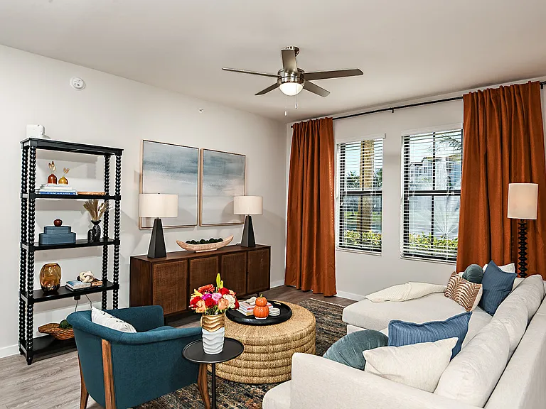 Lago Apartments — Photo 32