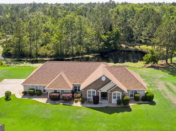 190 Lakes Dr, Brunswick, GA 31523