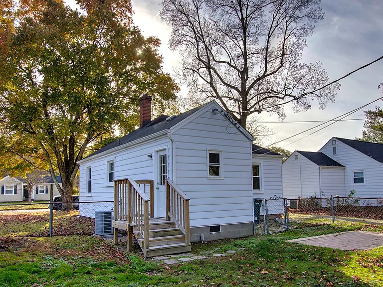 110 E Union St — Photo 29