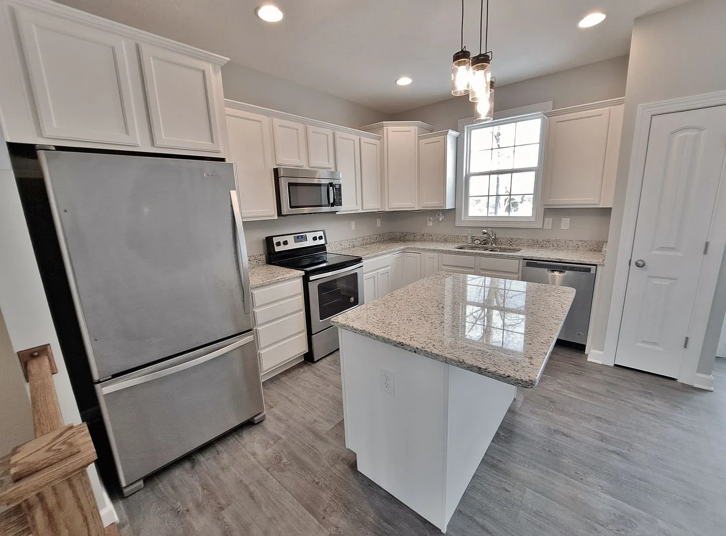 3 Bed / 2-1/2 Bath Single Family Town Home w/Attached1 Car Garage — Photo 4