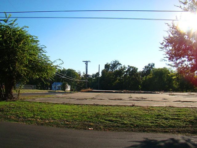 2nd image of 935 Earle Ave