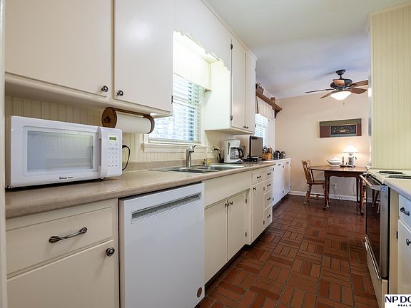 5th image of 3849 Dudley St