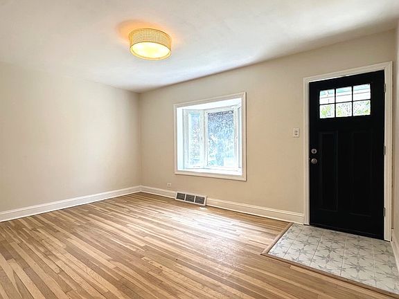 4th image of 18025 Oakwood Ave