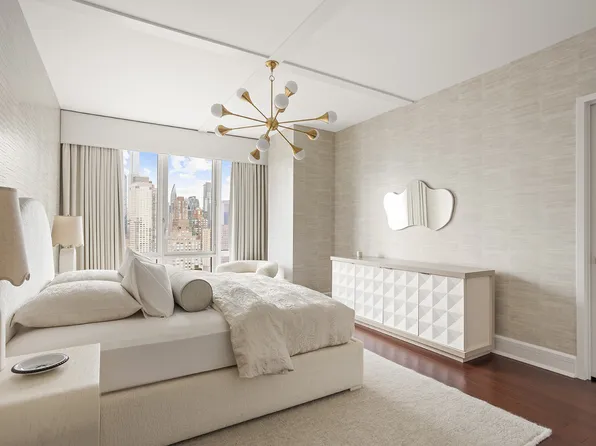 60 Riverside Boulevard image 9 of 20