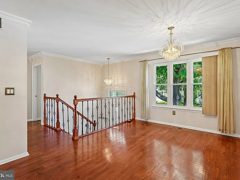 2313 Westport Ln — Photo 5