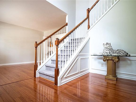 5th image of 921 Bendleton Dr
