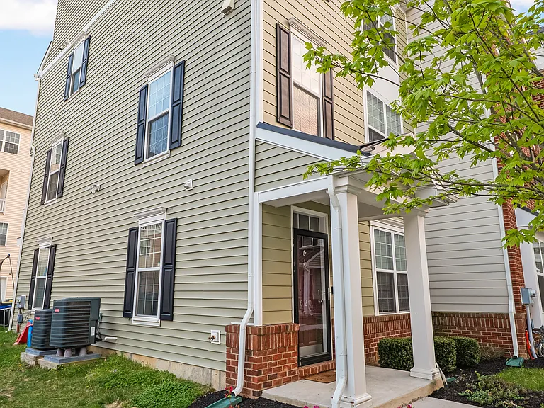 620 McComb Pl — Photo 1