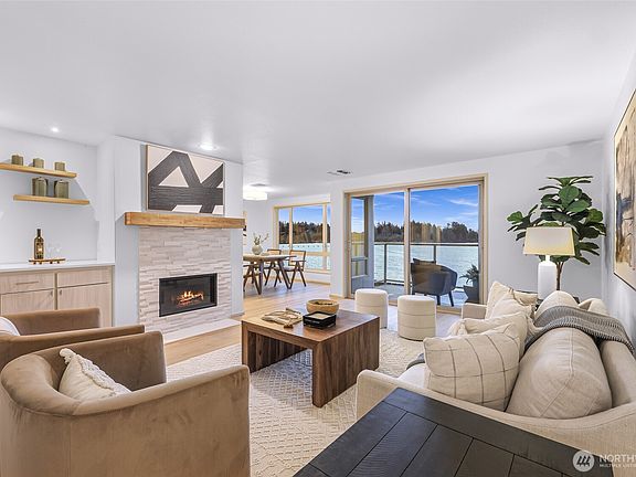 3rd image of 9727 NE Juanita Drive #308