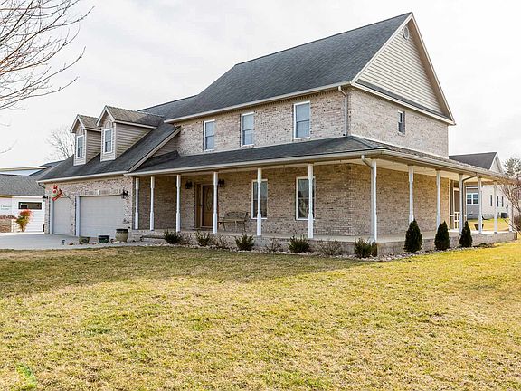 3rd image of 440 Surrey Pl