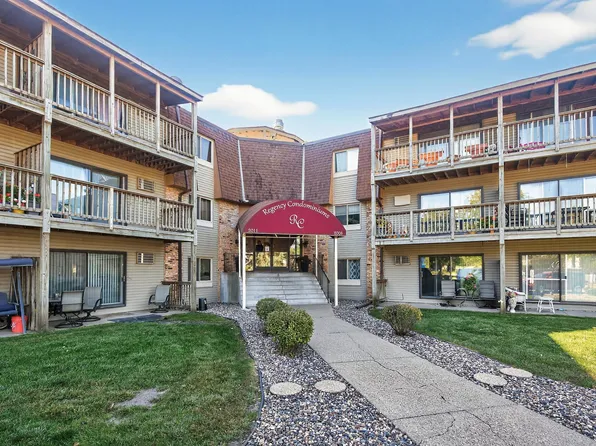 2005 122nd St E #A7, Burnsville, MN 55337