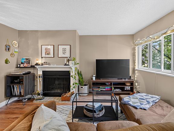 2nd image of 936 Bute St #202