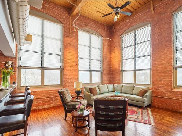 494 Woonasquatucket Ave APT 423, North Providence, RI 02911
