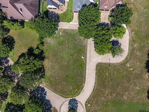 2nd image of 100 Elm Tree Cir
