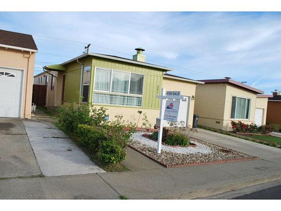 2nd image of 251 Lakeshire Dr