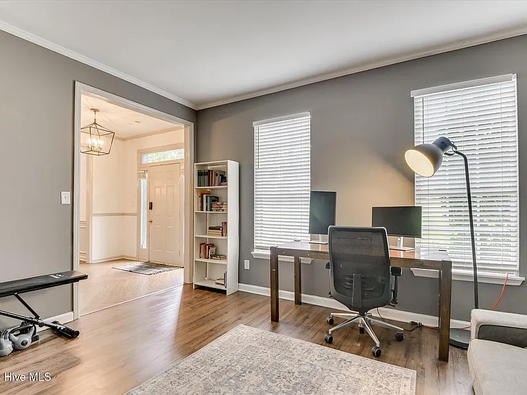 1084 Severn Dr — Photo 13