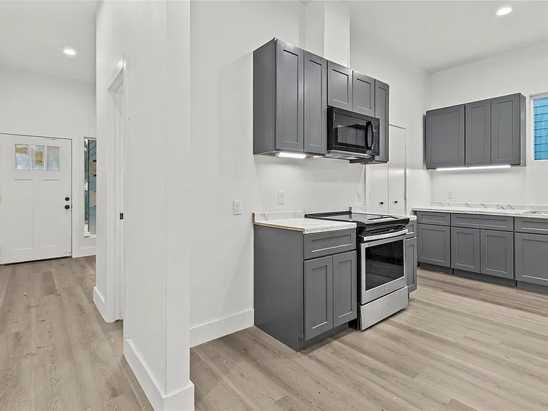 8127 Hoffman St — Photo 18