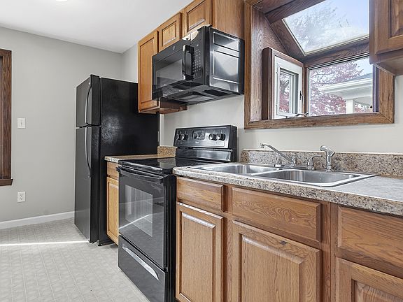 4th image of 1057 6th St