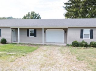 25 W 10th St APT B, Dresden, OH 43821