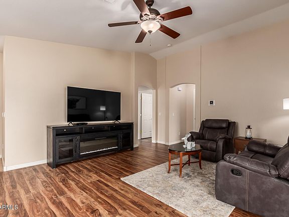 4th image of 3420 E GLENEAGLE Place