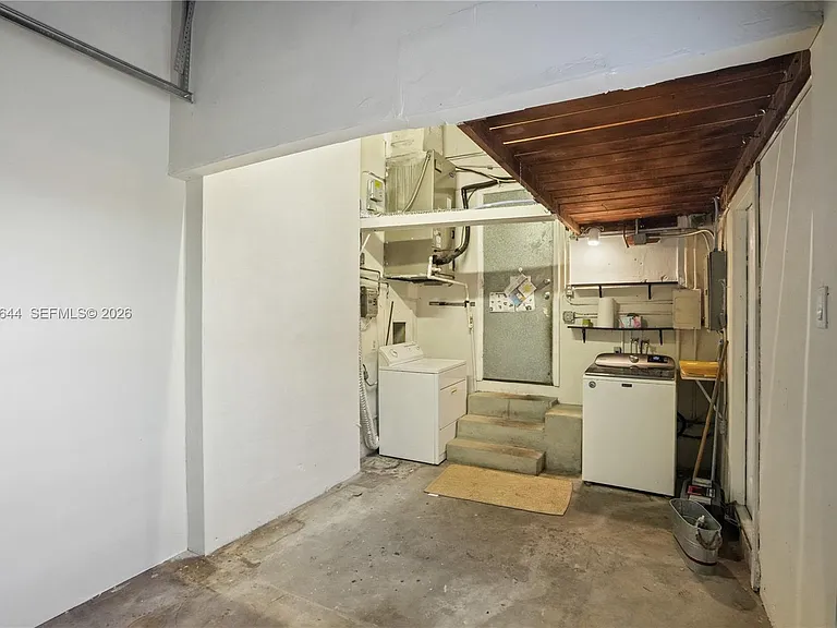 2460 SW 24th St — Photo 34