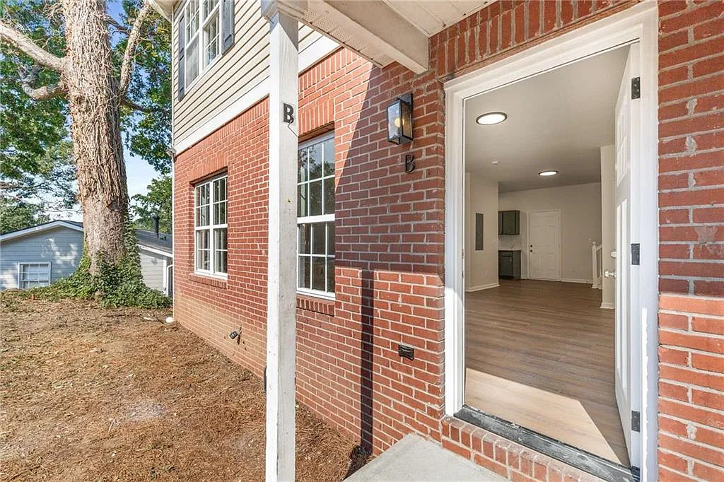 4 bed, 3.0 bath, 2760 sqft, $3,100 — Photo 3