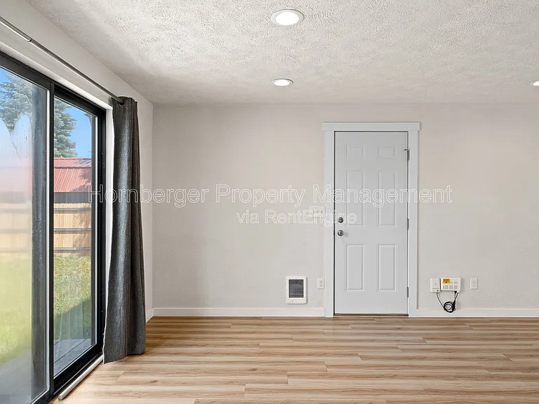 1609 E 1st Ave — Photo 10