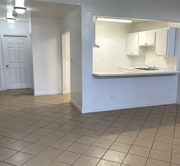 1739 W Vernon Ave — Photo 3