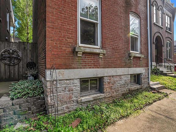 5th image of 2220 Wyoming St