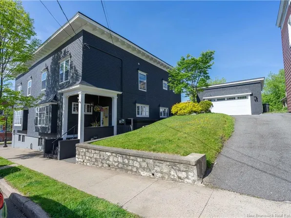 105 Carmarthen St, Saint John, NB E2L 2N7