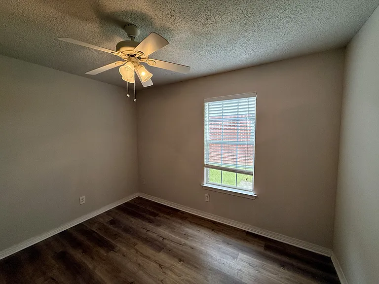 854 Louise Ave — Photo 16