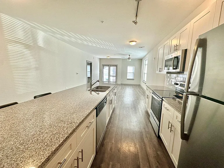782 Riverfront Pkwy #101 — Photo 2
