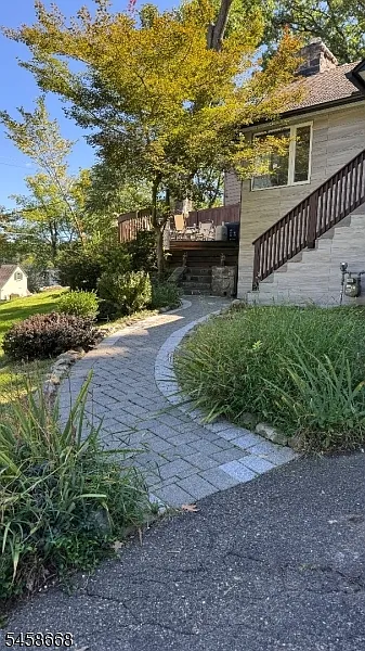 3 bed, 1.5 bath, 1528 sqft, $3,400 — Photo 2