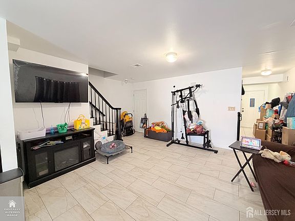 2nd image of 14 Somerset St