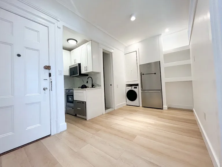 313 W 92nd St #6 — Photo 2