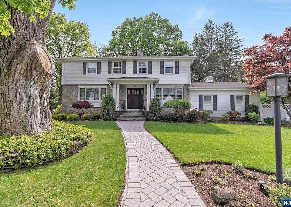 1st image of 228 Country Club Dr